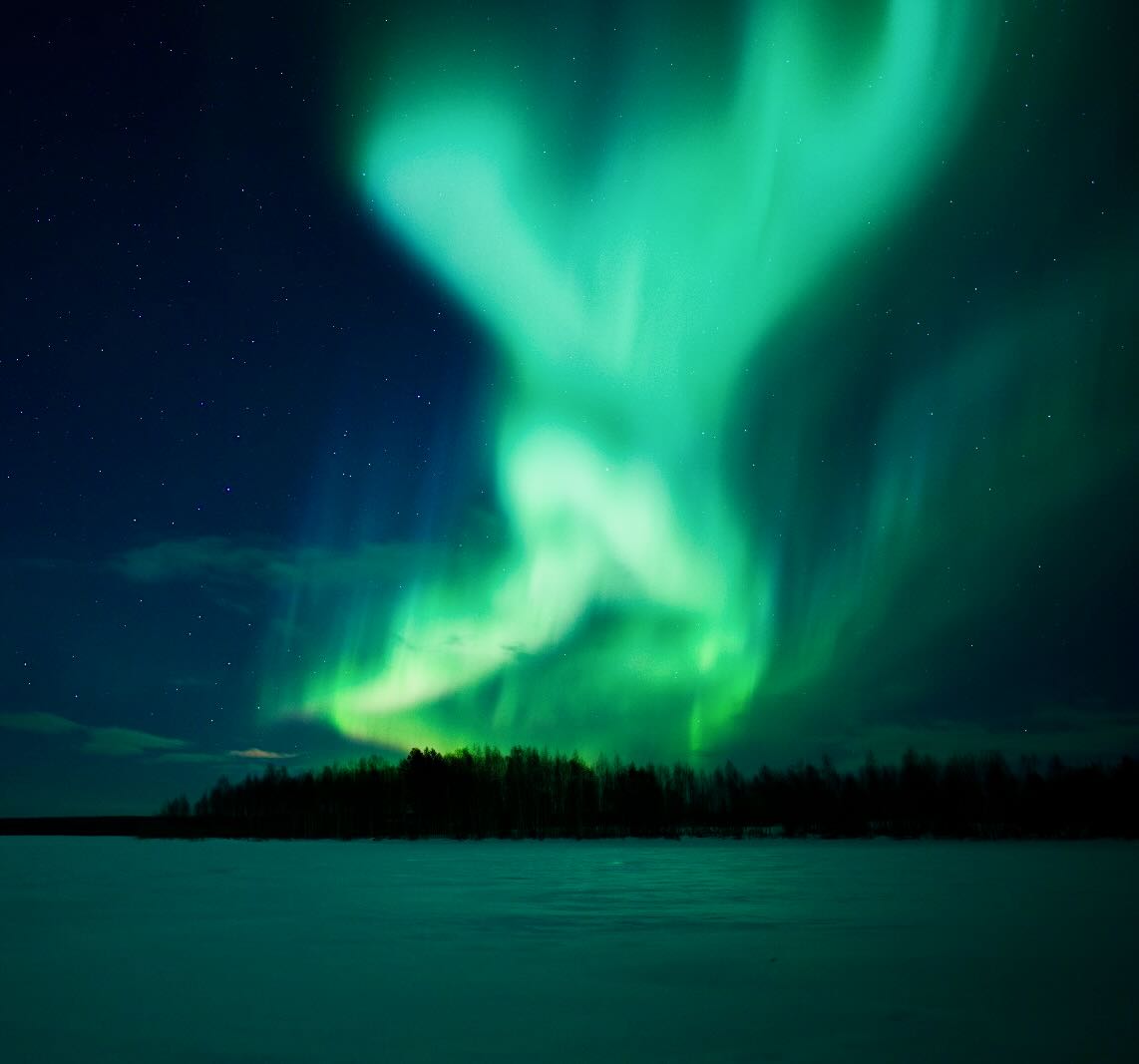 Aurora borealis, two strands converging.